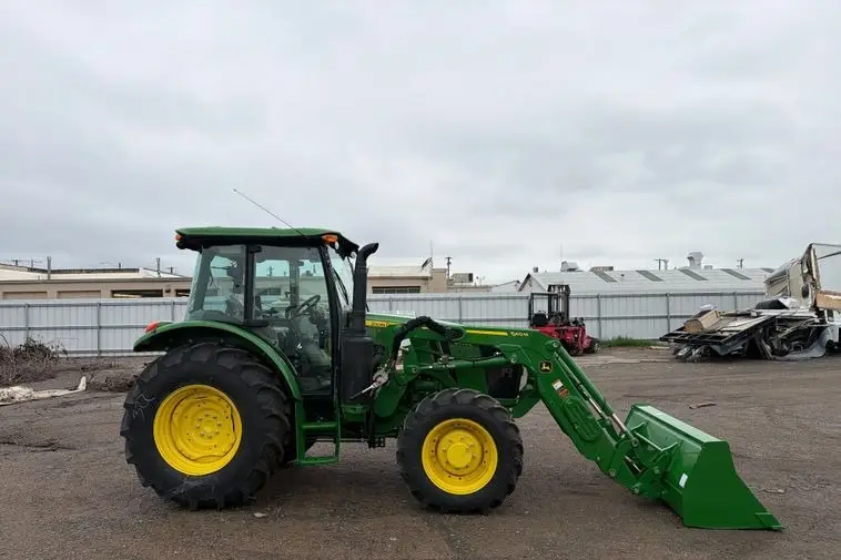 2025 John Deere 5090E photo 4