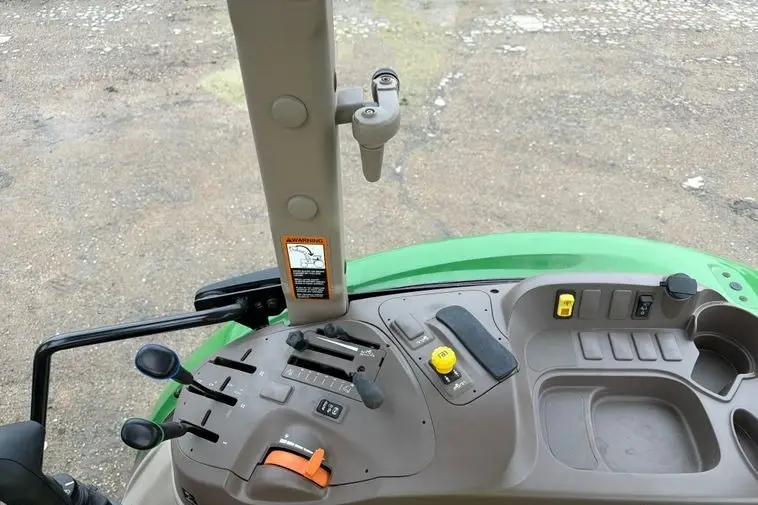 2025 John Deere 5090E photo 51