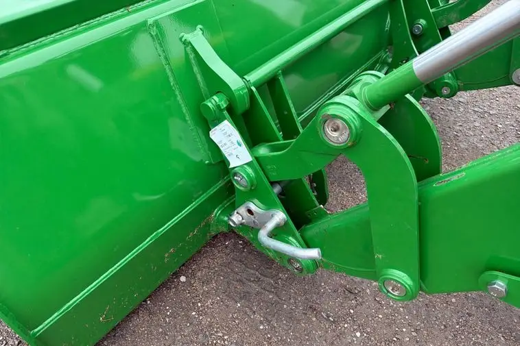 2025 John Deere 5090E photo 9