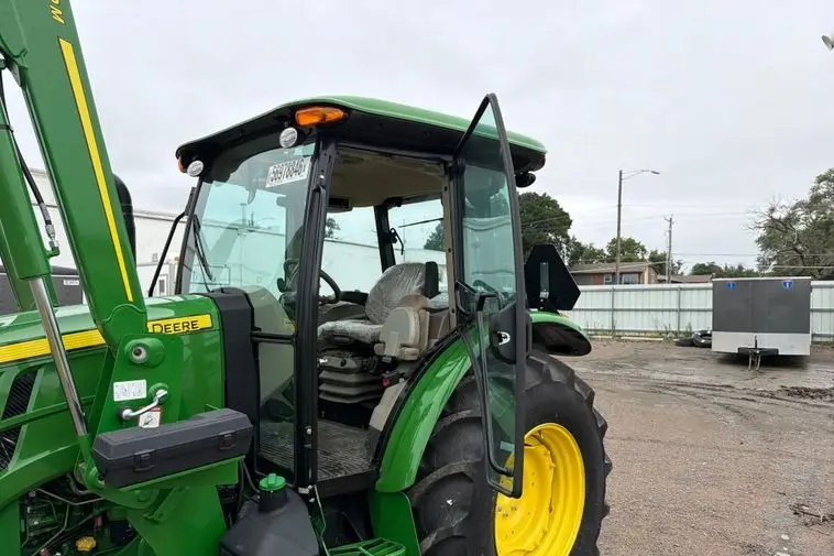 2025 John Deere 5090E photo 37