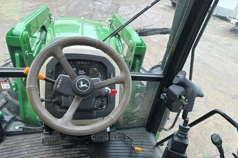 2025 John Deere 5090E photo 46