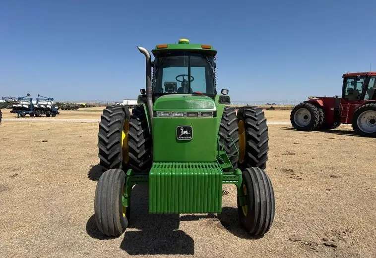 1993 John Deere 4560 photo 2