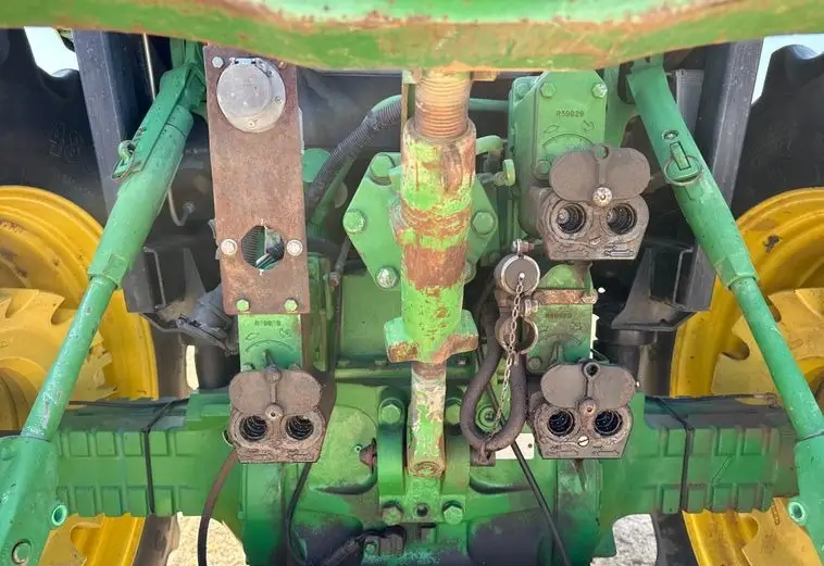 1993 John Deere 4560 photo 13
