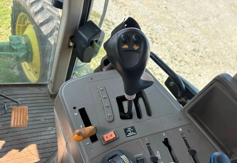 2011 John Deere 7330 photo 25