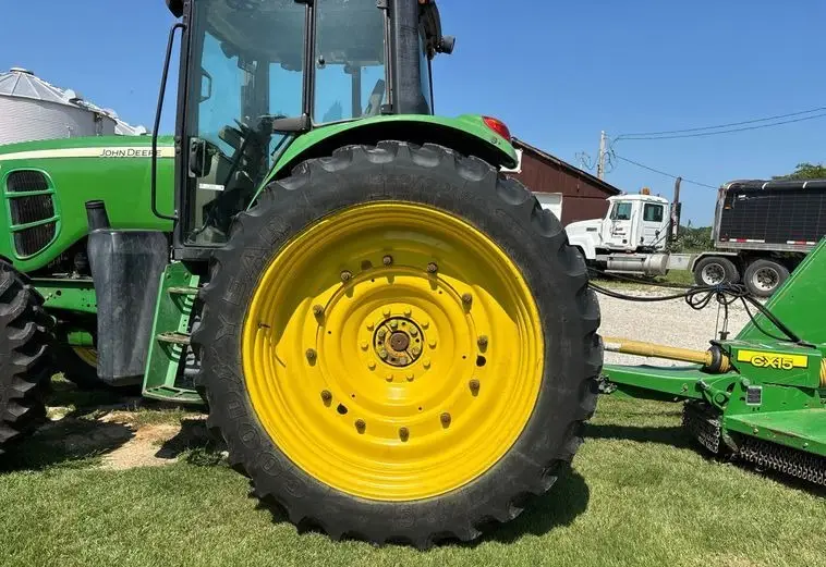 2011 John Deere 7330 photo 48
