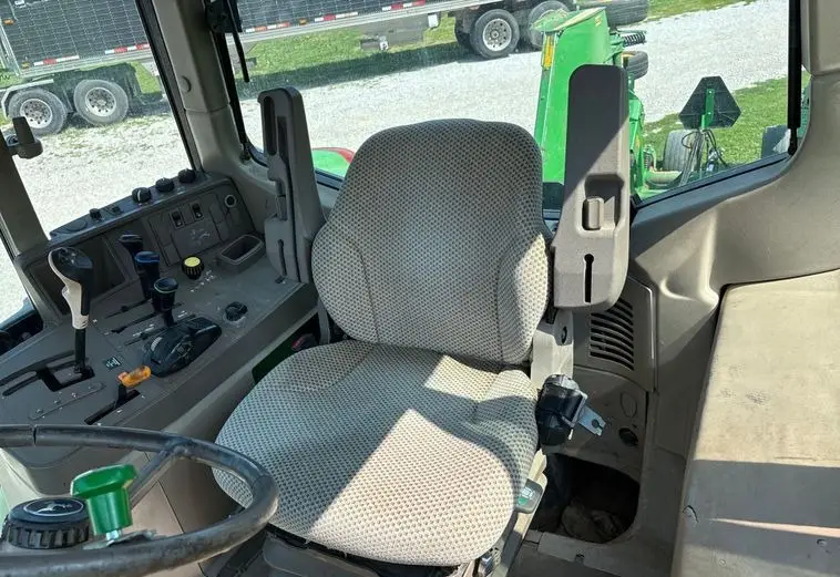 2011 John Deere 7330 photo 18