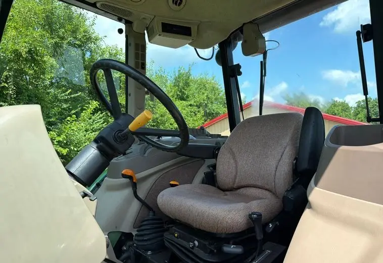 2013 John Deere 5101E photo 19