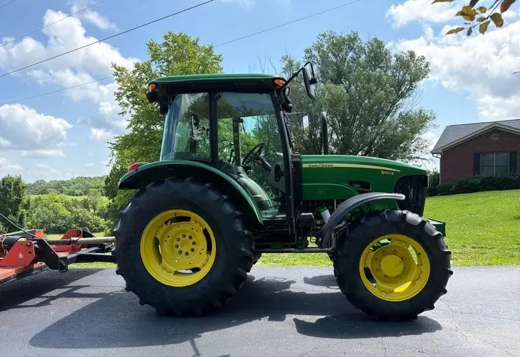 2013 John Deere 5101E photo 4
