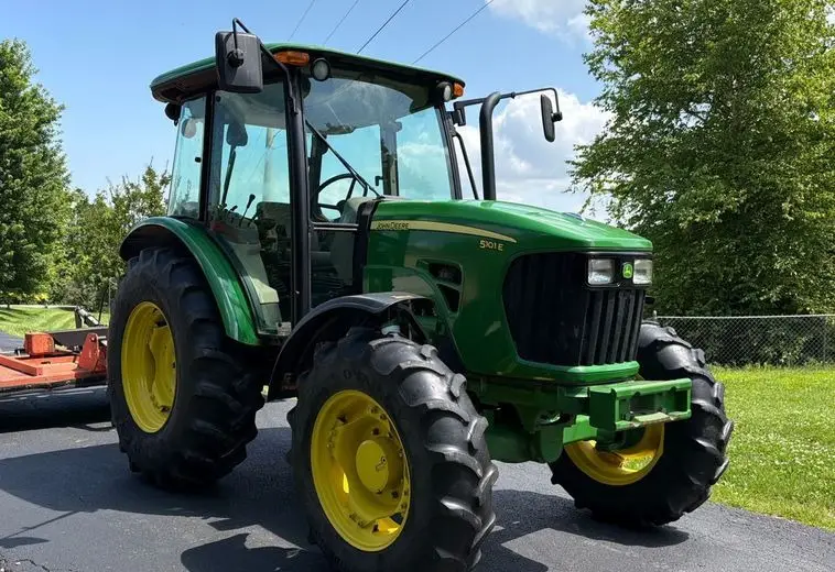 2013 John Deere 5101E photo 3