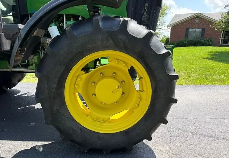 2013 John Deere 5101E photo 59
