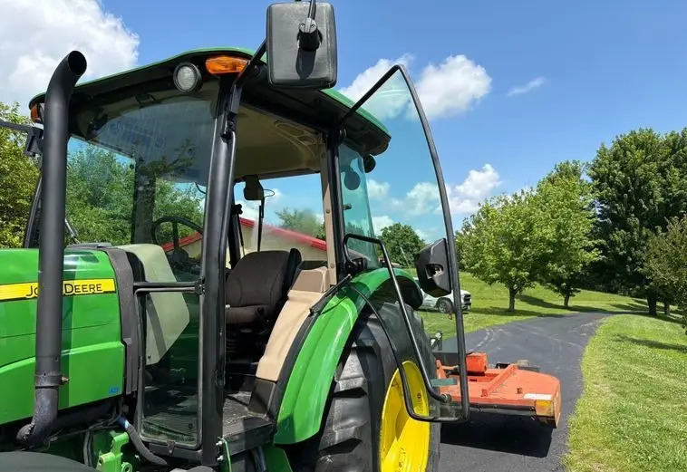 2013 John Deere 5101E photo 16