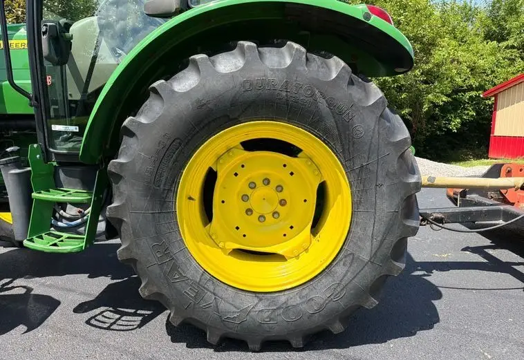 2013 John Deere 5101E photo 63