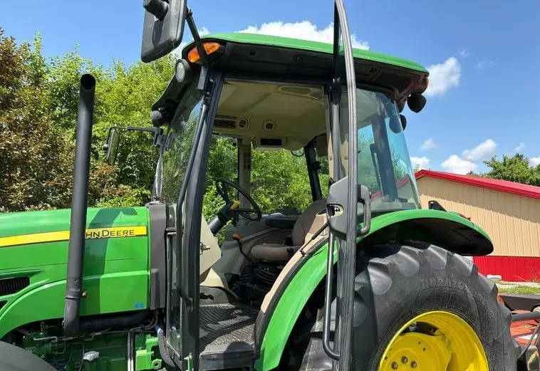 2013 John Deere 5101E photo 17