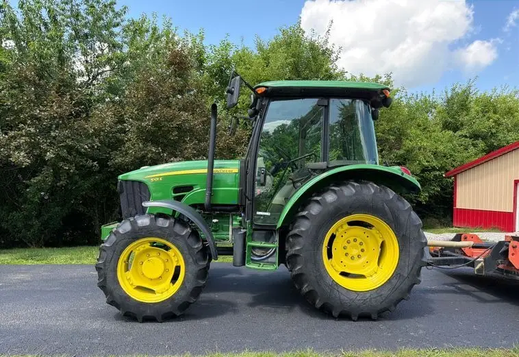 2013 John Deere 5101E photo 8