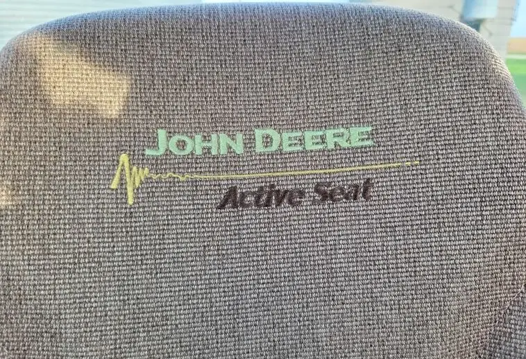 2002 John Deere 8320 photo 43