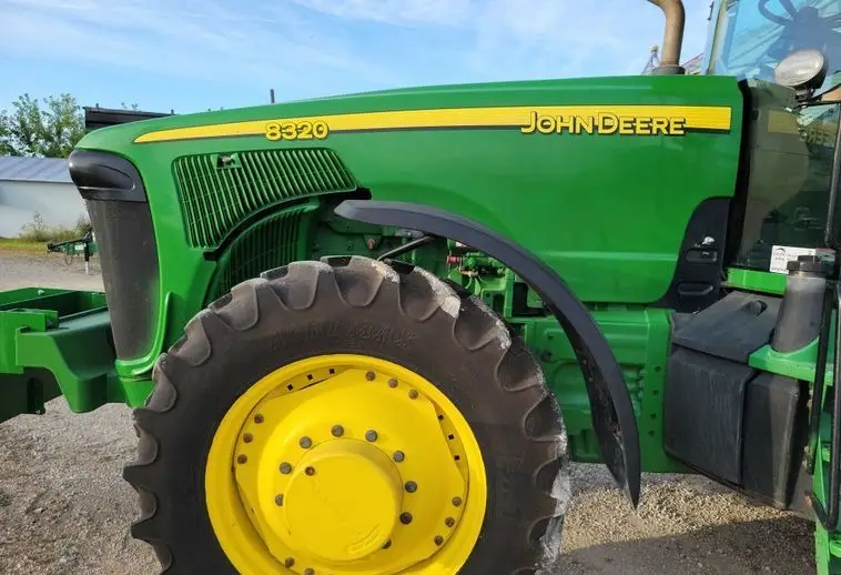 2002 John Deere 8320 photo 9