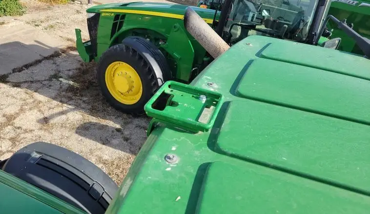 2002 John Deere 8320 photo 17
