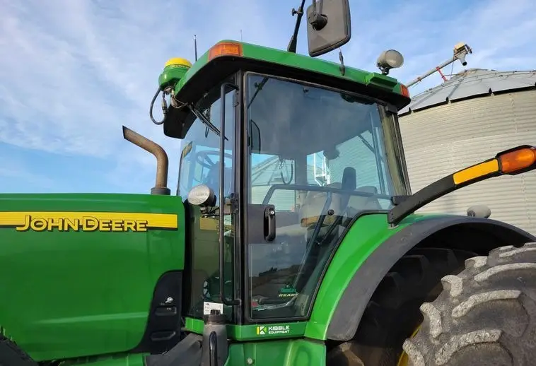 2002 John Deere 8320 photo 32