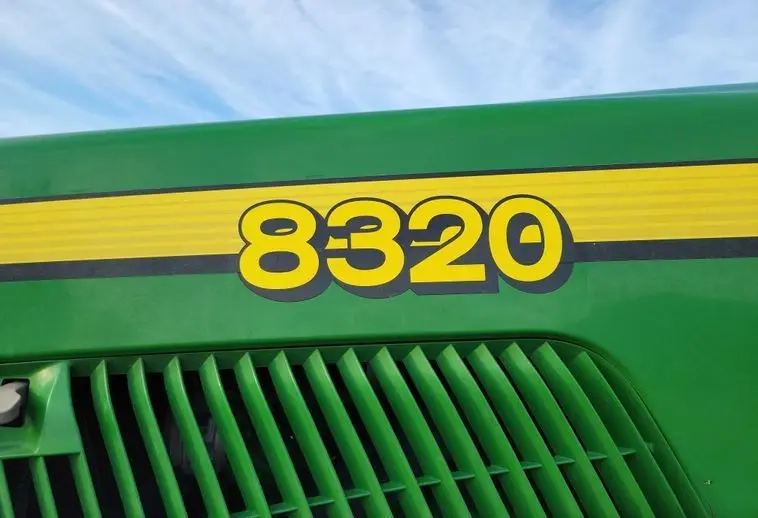 2002 John Deere 8320 photo 34