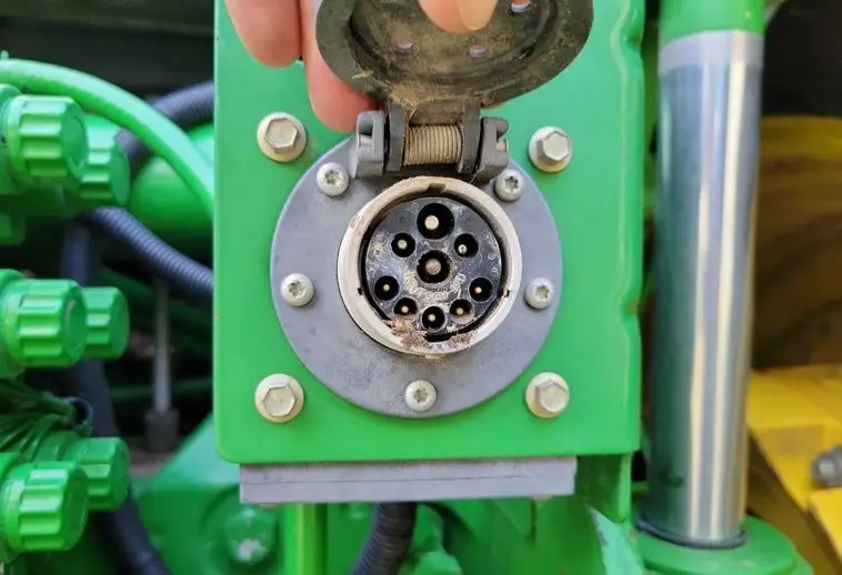 2002 John Deere 8320 photo 23