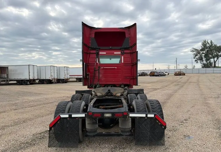 2020 Volvo VNR photo 6