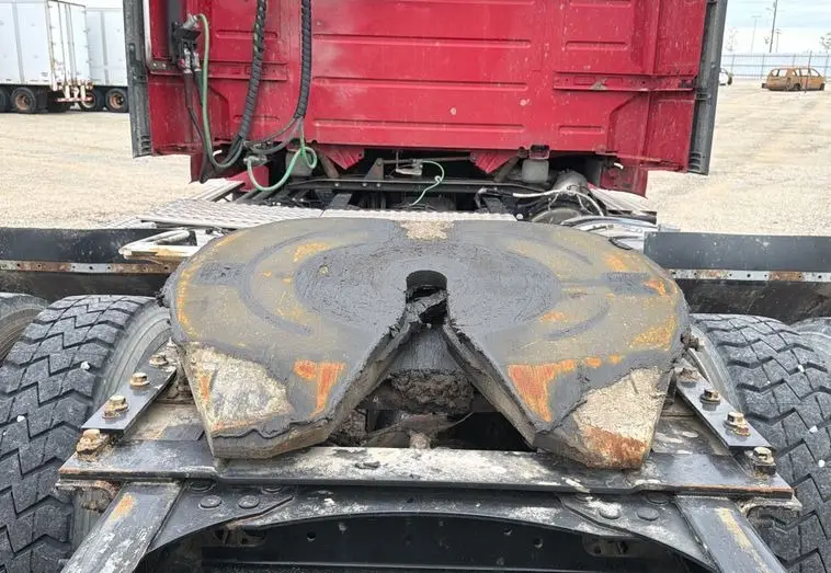 2020 Volvo VNR photo 16