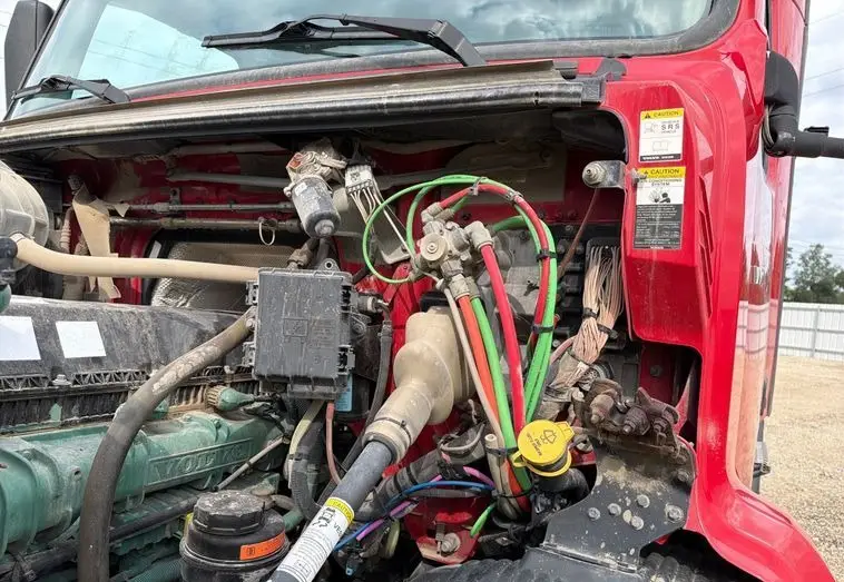2020 Volvo VNR photo 59