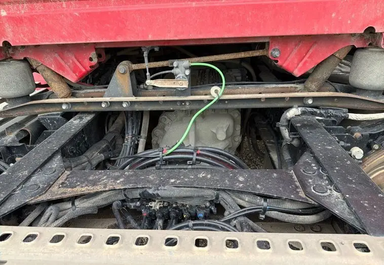 2020 Volvo VNR photo 14