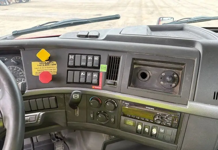 2020 Volvo VNR photo 40
