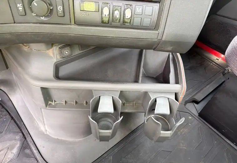 2020 Volvo VNR photo 43