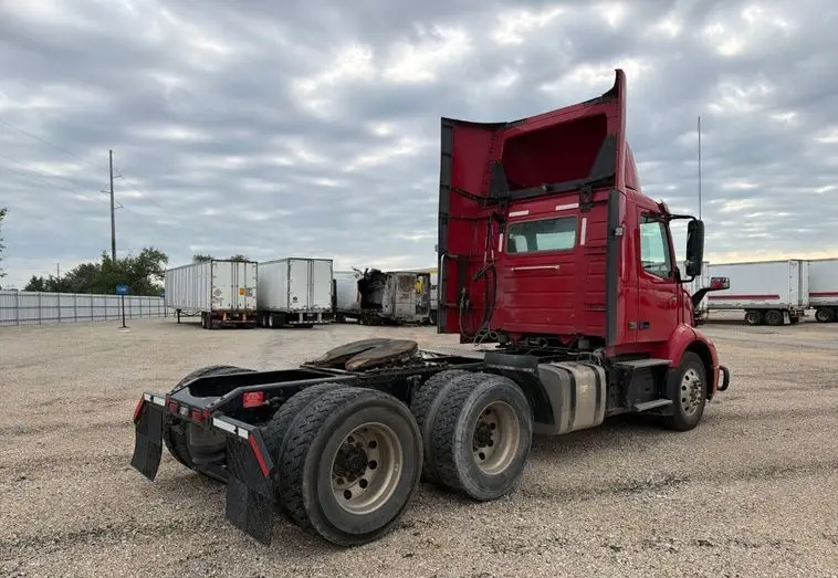 2020 Volvo VNR photo 5