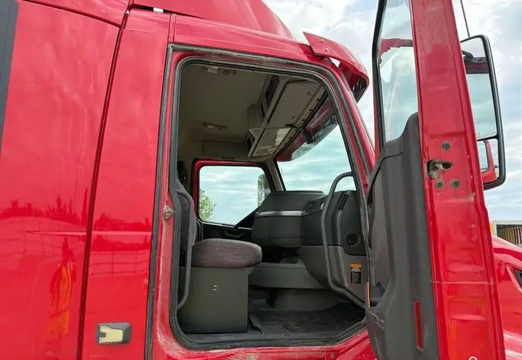 2020 Volvo VNR photo 49