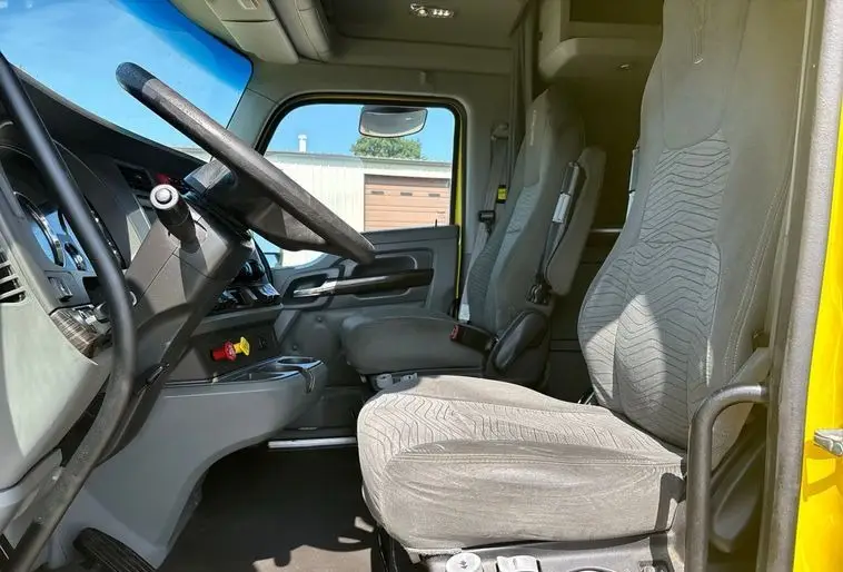 2019 Kenworth T680 photo 32