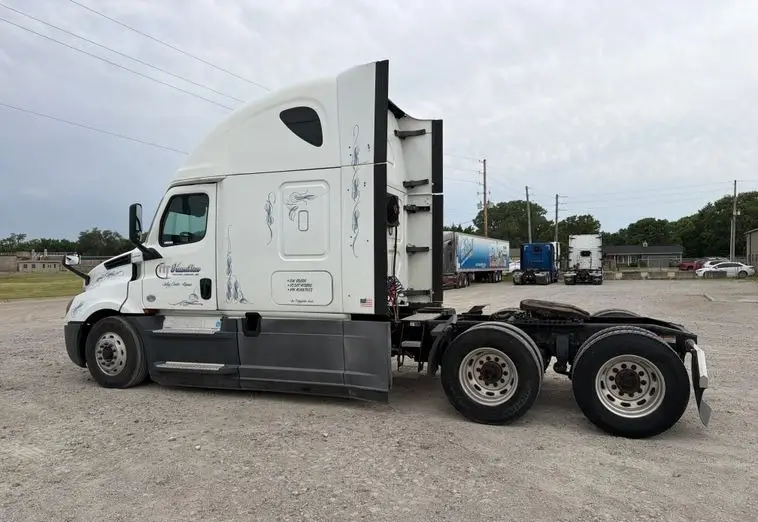 2019 Freightliner Cascadia photo 8