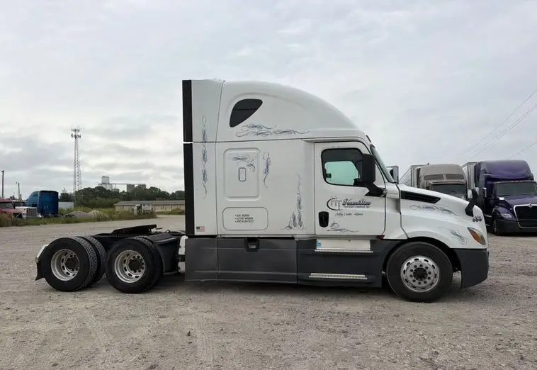 2019 Freightliner Cascadia photo 4