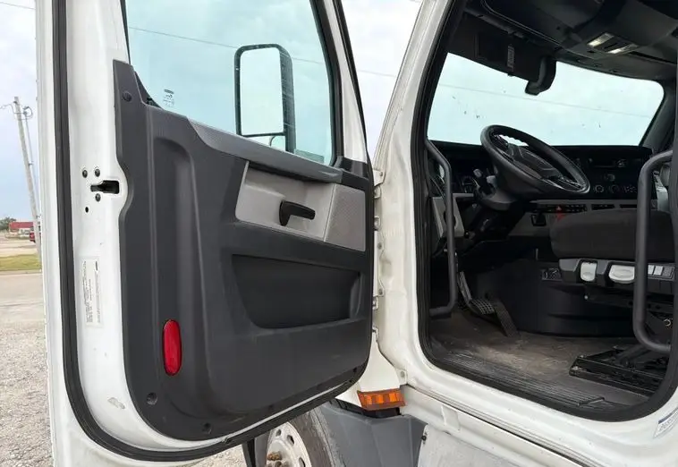 2019 Freightliner Cascadia photo 23
