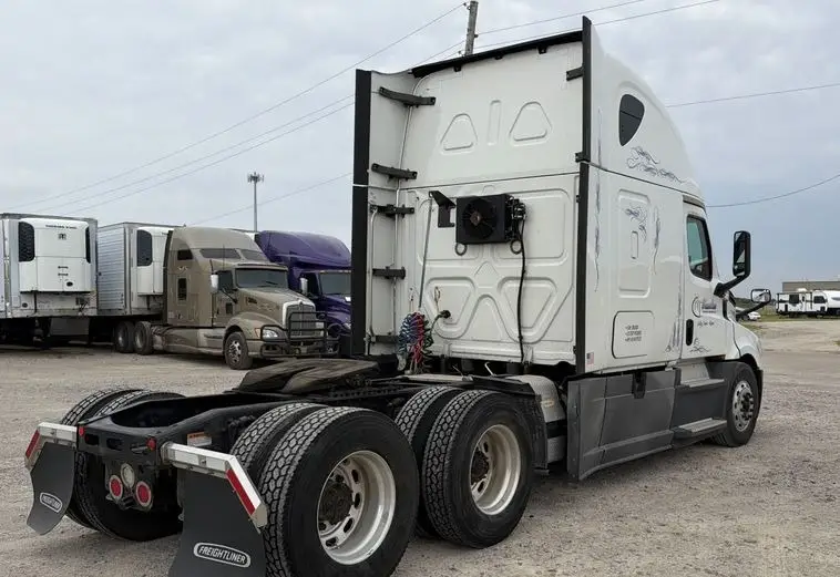 2019 Freightliner Cascadia photo 5