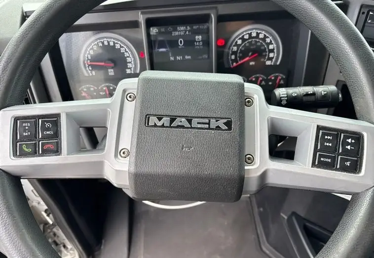 2023 Mack Anthem photo 33