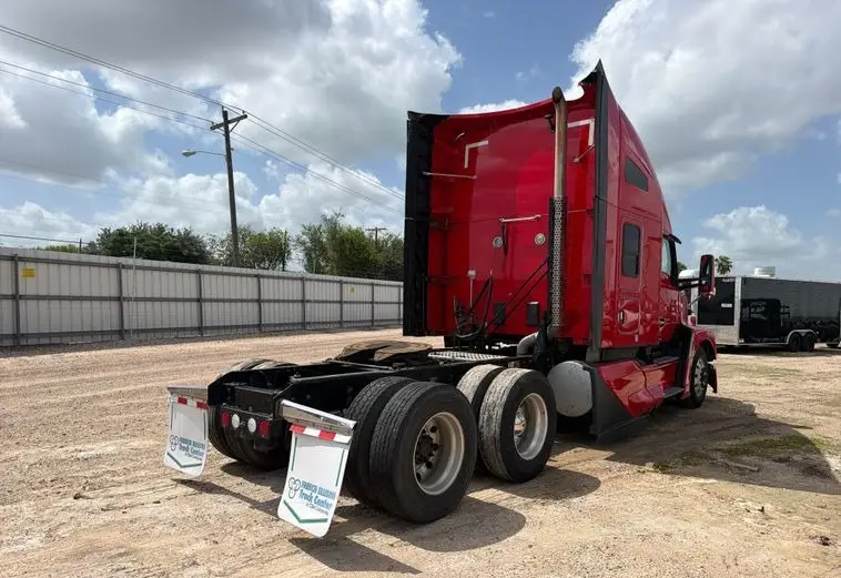 2023 Kenworth T680 photo 5