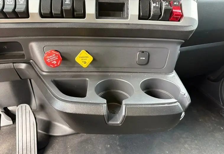 2023 Kenworth T680 photo 40