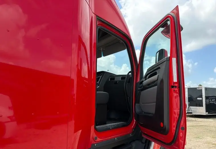 2023 Kenworth T680 photo 41