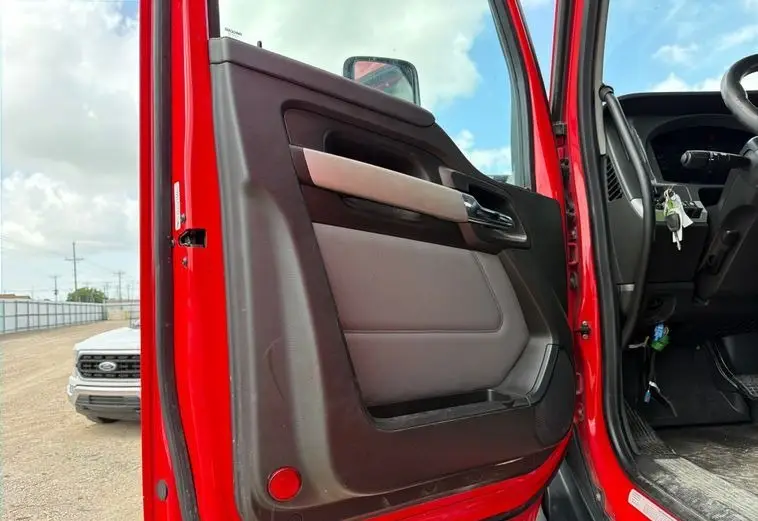 2023 Kenworth T680 photo 27
