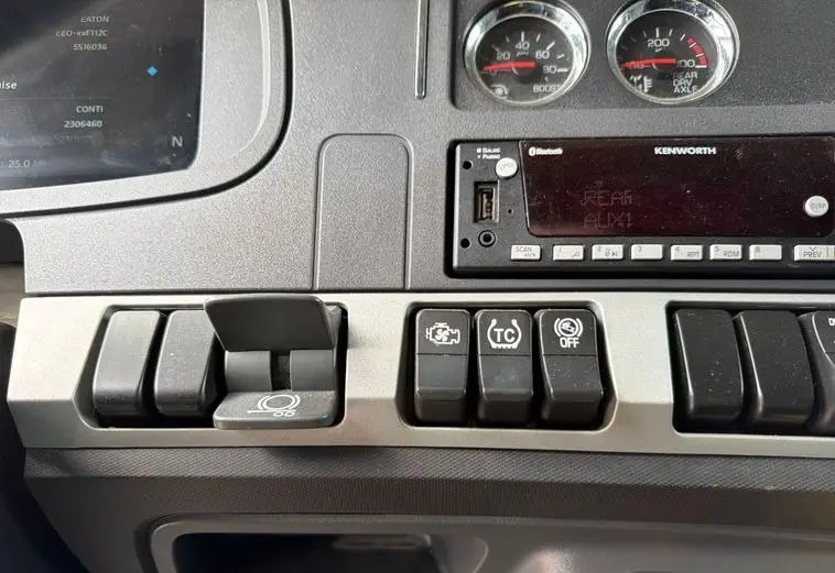 2023 Kenworth T680 photo 38