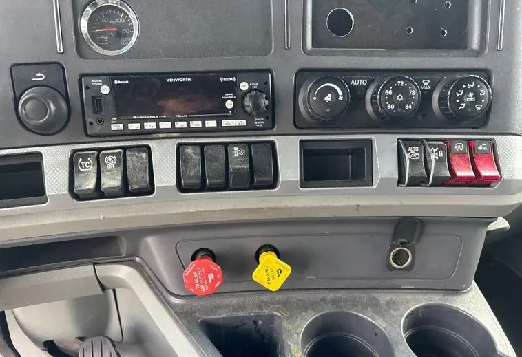 2021 Kenworth T680 photo 38