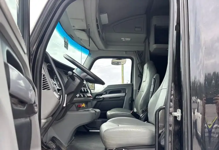 2021 Kenworth T680 photo 29