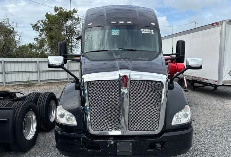 2021 Kenworth T680 photo 2