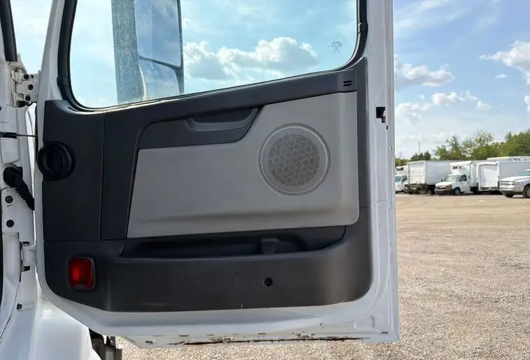 2008 Volvo VNL photo 41