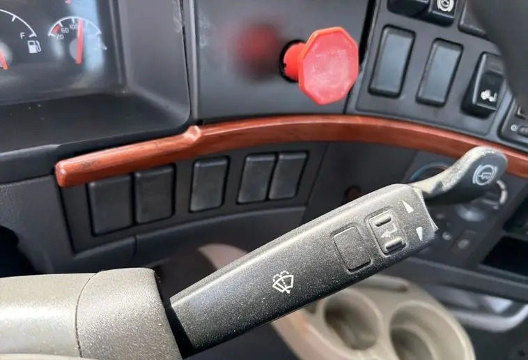 2008 Volvo VNL photo 33