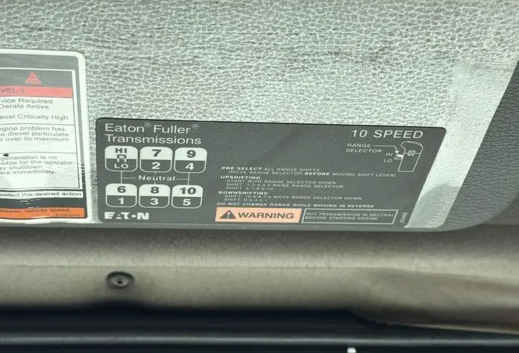 2008 Volvo VNL photo 38