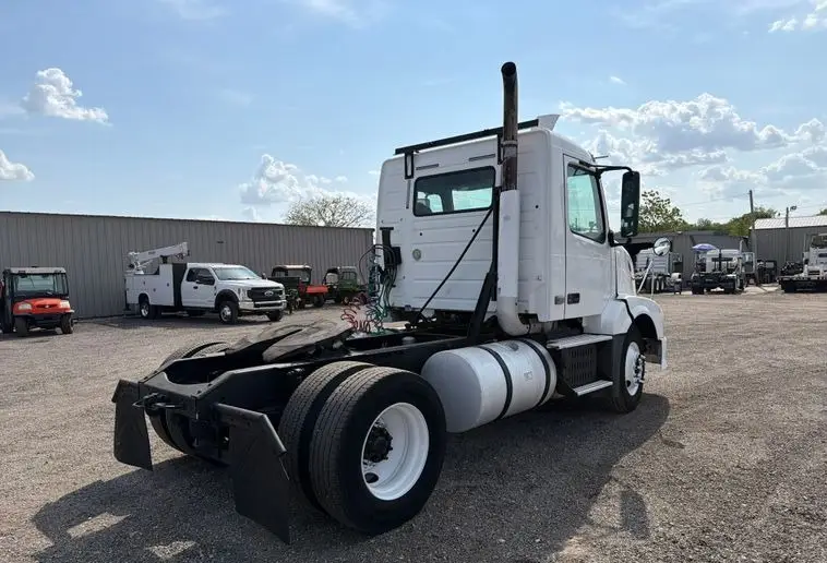 2008 Volvo VNL photo 5